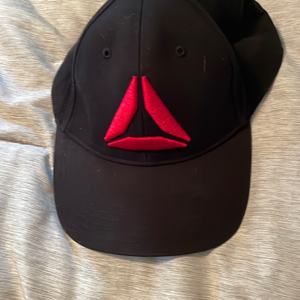 Reebok sport snap back cap